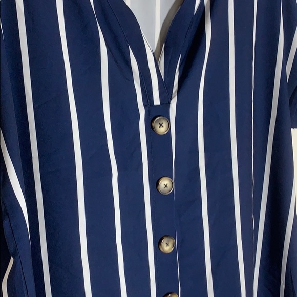 Shein blue and white high-low shirt. Size L - Picture 4 of 5